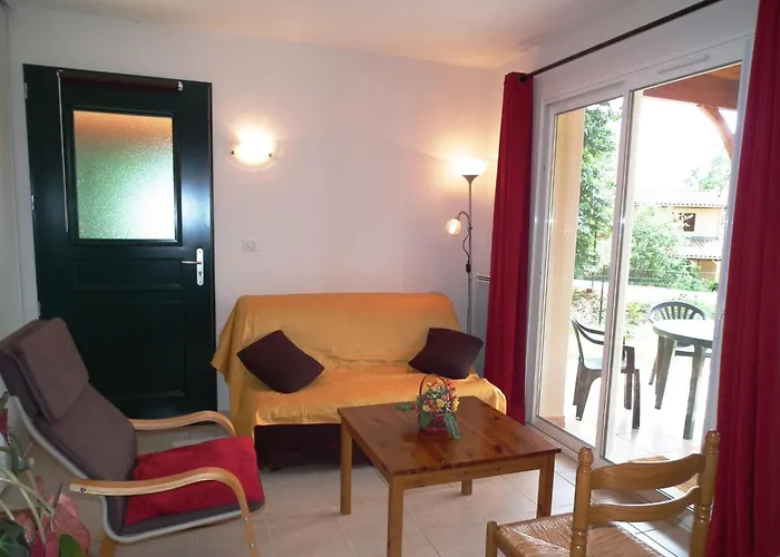 Domaene Mit Jacuzzi By Interhome 別荘 *